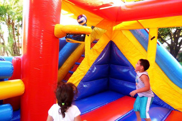 Themed Bounce Houses Wholesale: Complete Buyer's Guide 2025